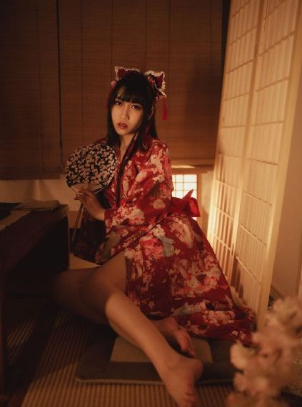 女教师在办公室被躁在线观看av