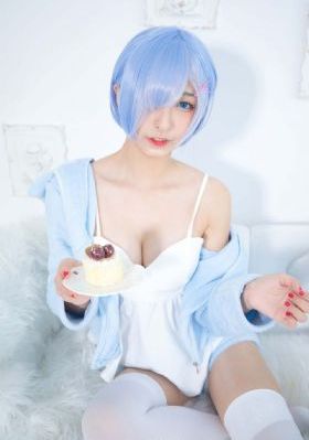 晚上进了二女小妍身体